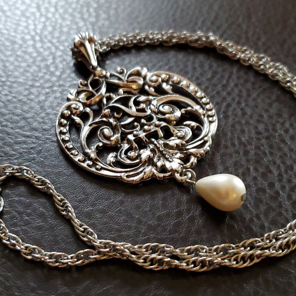 Vtg Necklace